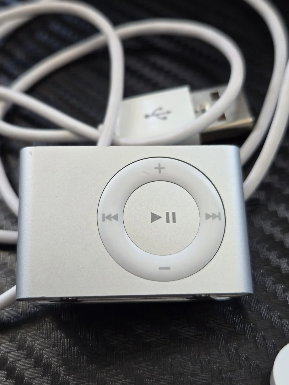 Apple IPod Shuffle 2nd Generation Silver 1Gb Needs New Battery
